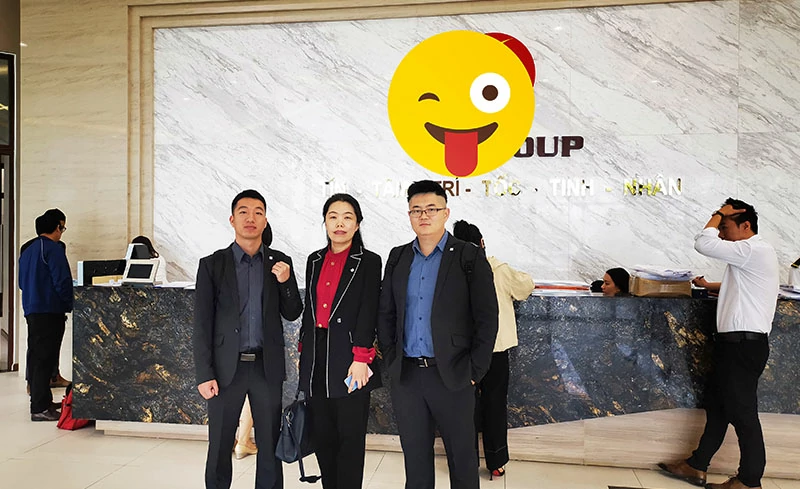 EMAC sales Team Visiting Vietnam 2019 800x489 This is a picture of EMAC past projects.